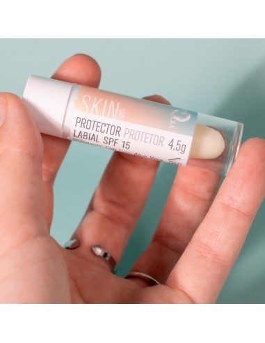 Noche y día Protector Labial SPF 15 4g.